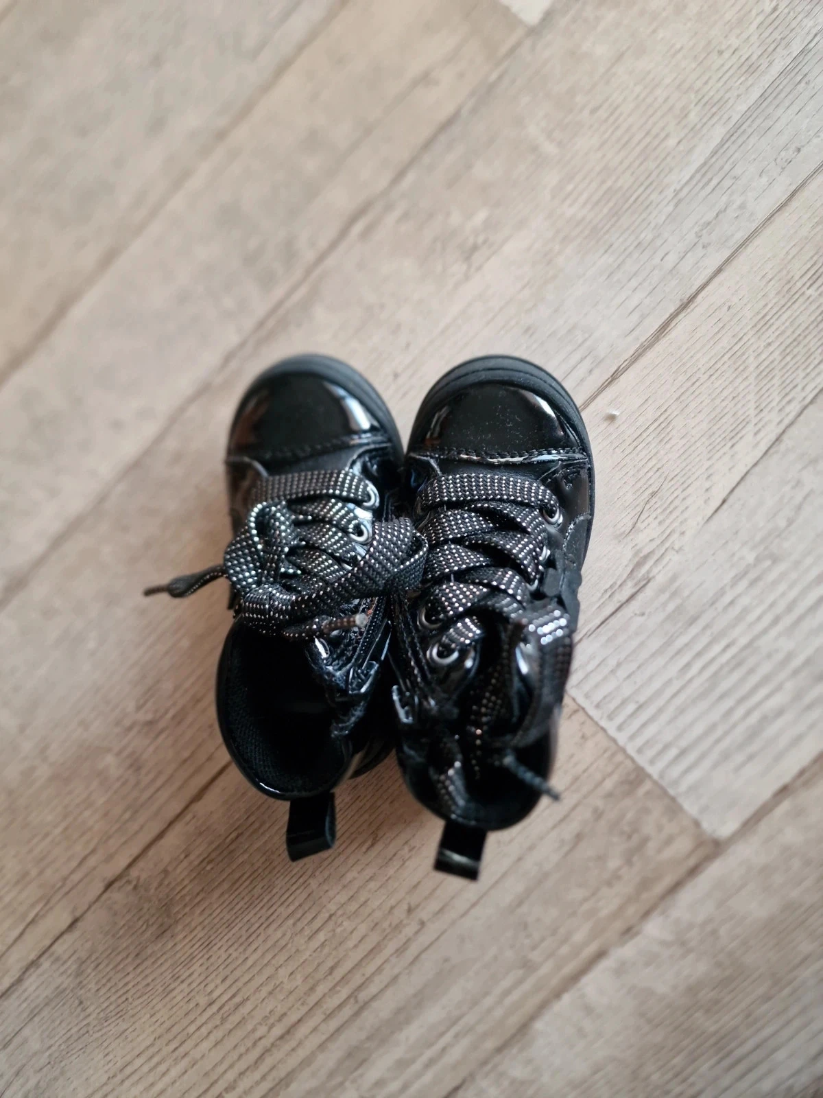 Petites chaussures vernies papillons – photo 3